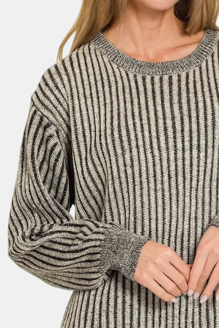 Curved Hem Two-Tone Sweater / BLACK