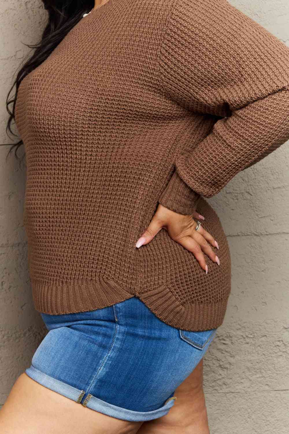 Plus Hi-Low Long Sleeve Round Neck Waffle Sweater / MOCHA