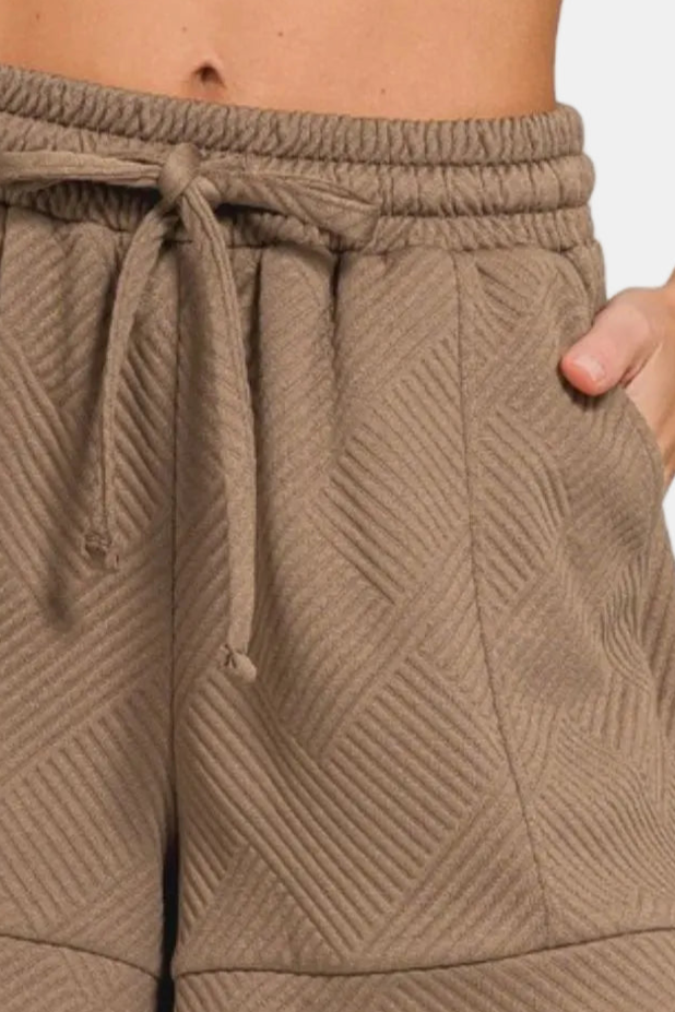 Textured Knit Jacquard Drawstring Shorts / MOCHA