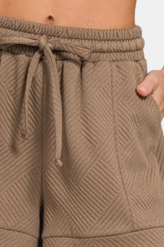 Textured Knit Jacquard Drawstring Shorts / MOCHA