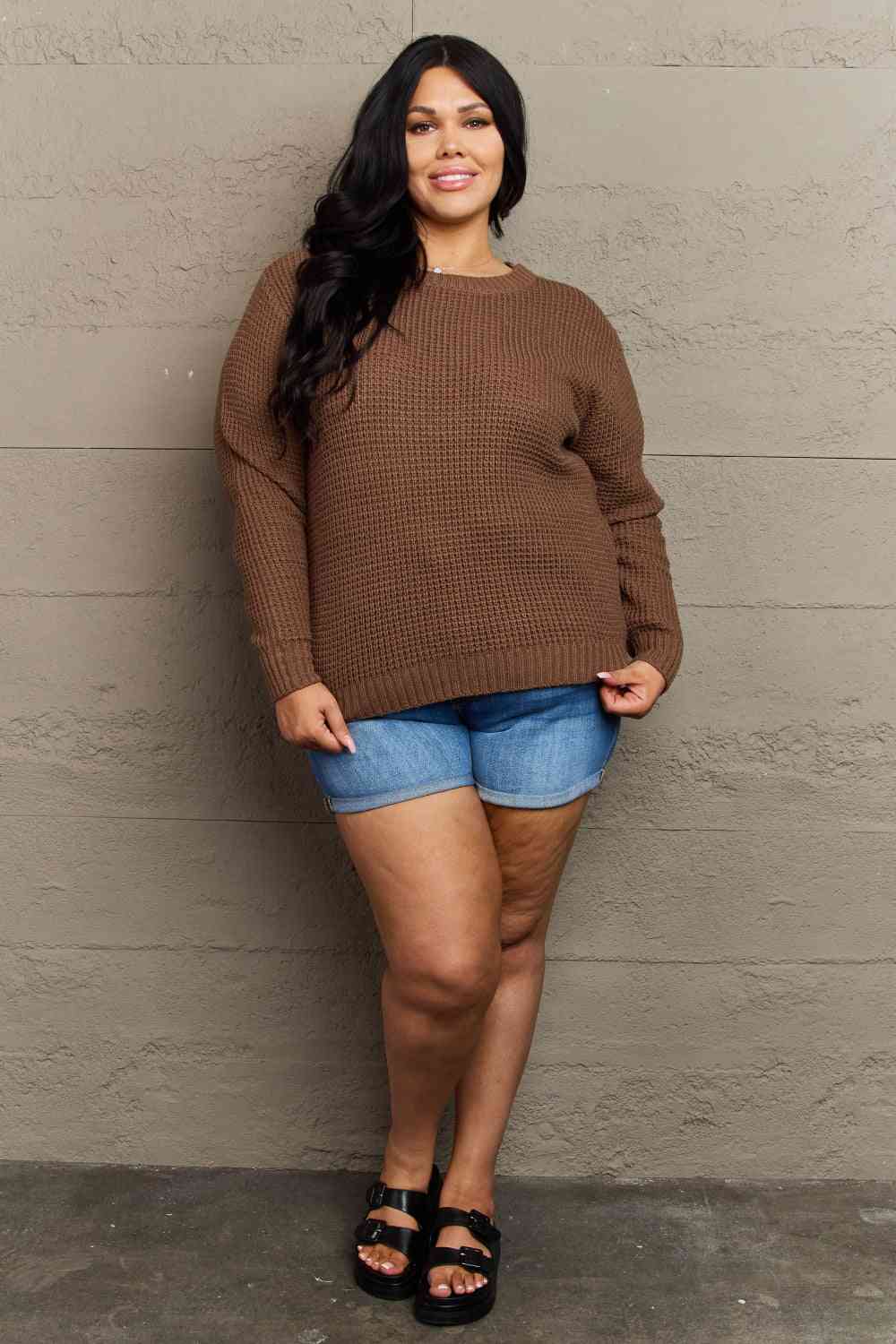Plus Hi-Low Long Sleeve Round Neck Waffle Sweater / MOCHA