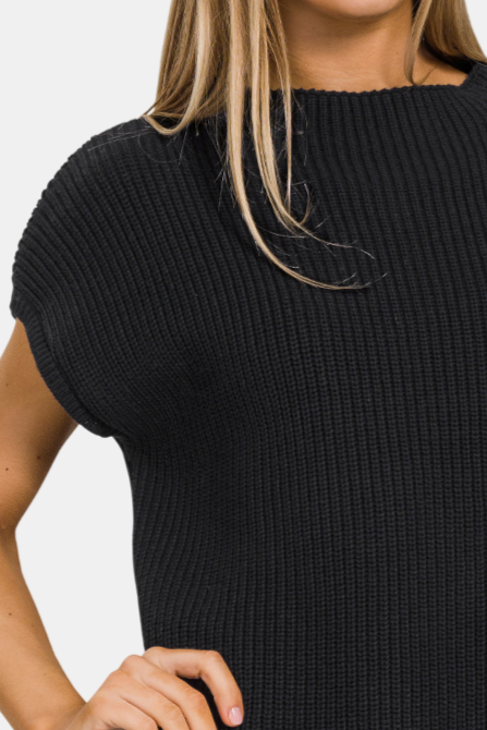 Mock Neck Short Sleeve Sweater / BLACK