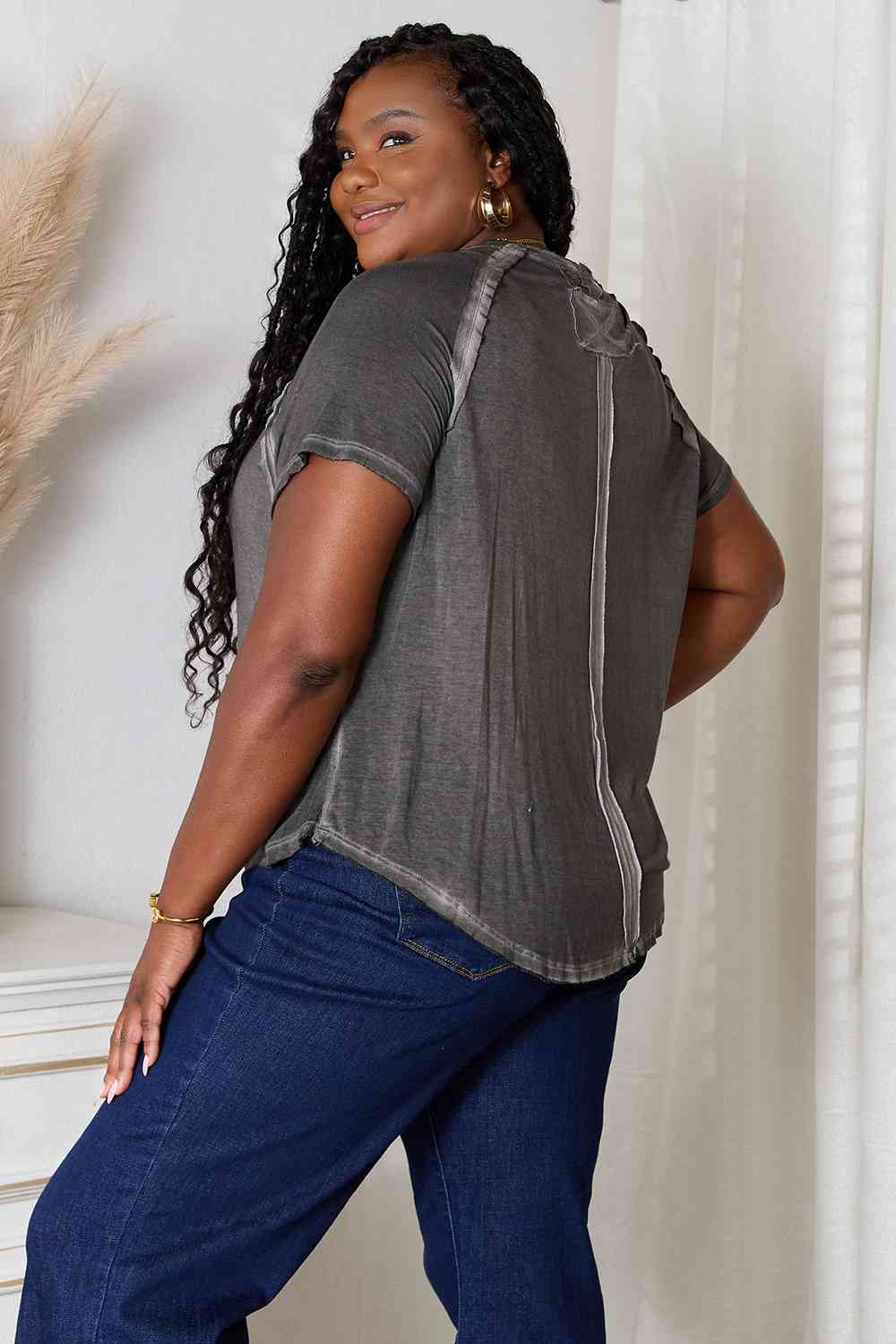 Washed Short Sleeve Boat Neck Top w/ Hi-Low Hem