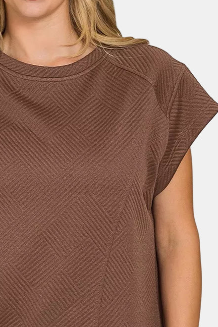 Textured Knit Jacquard Short Sleeve Top / BROWN