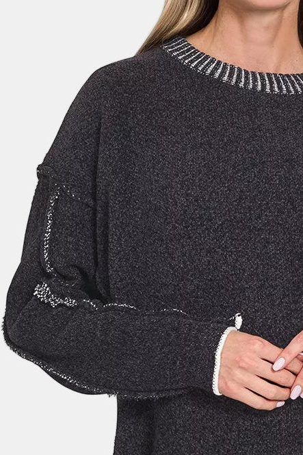 Exposed Seam Round Neck Sweater / BLACK