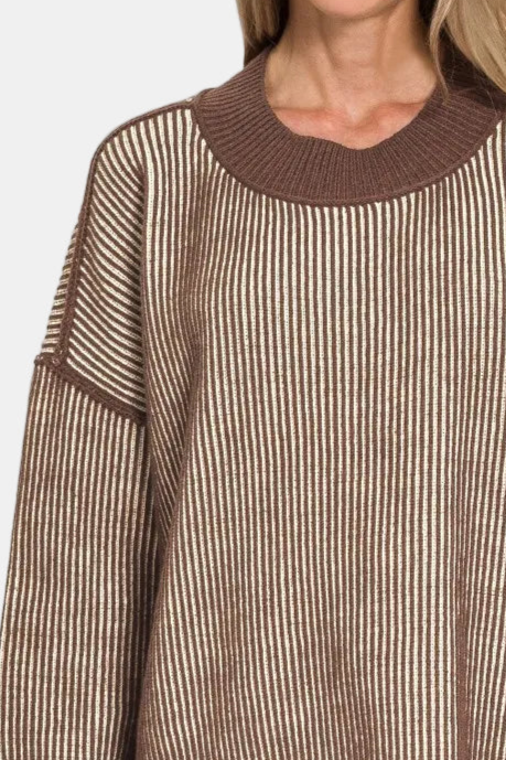 Exposed Seam Two Tone Sweater / BROWN